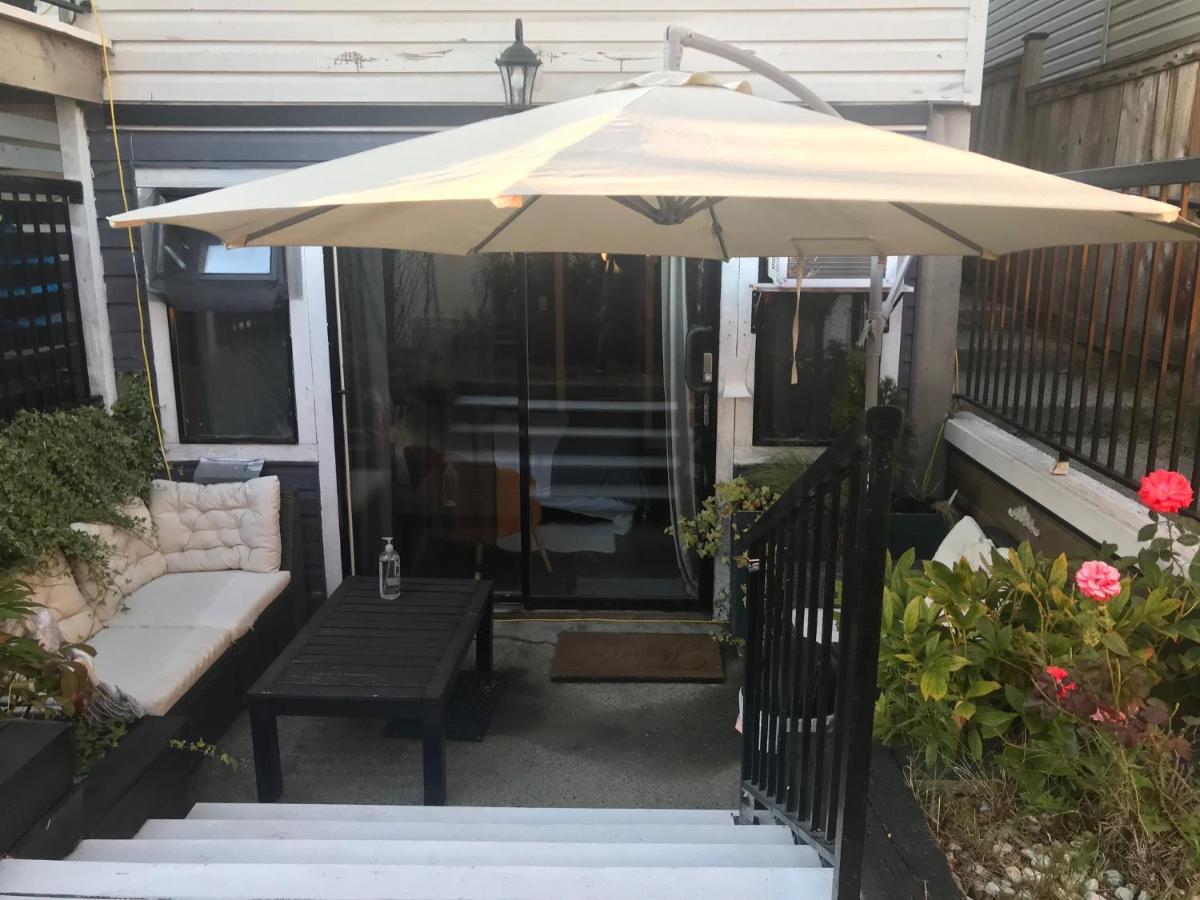Style Basement Apartment Vancouver Exterior photo